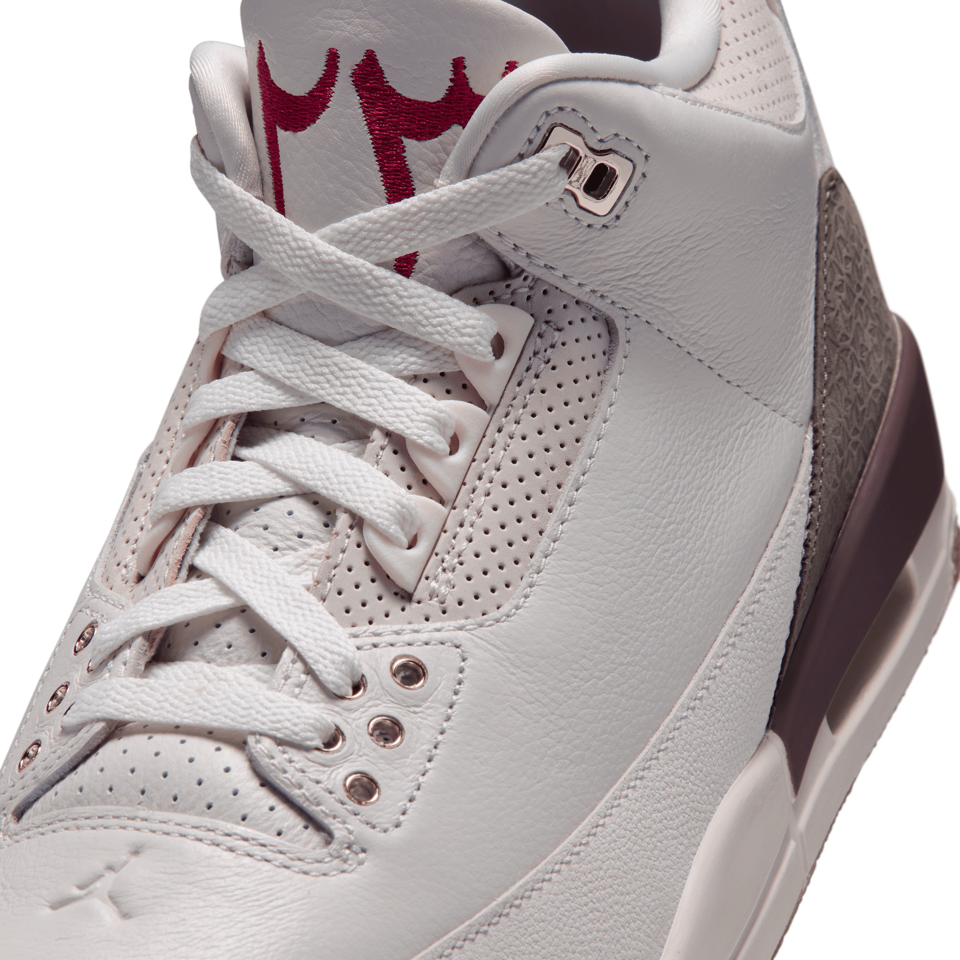 Air Jordan 3 Retro Middle East Angle 5