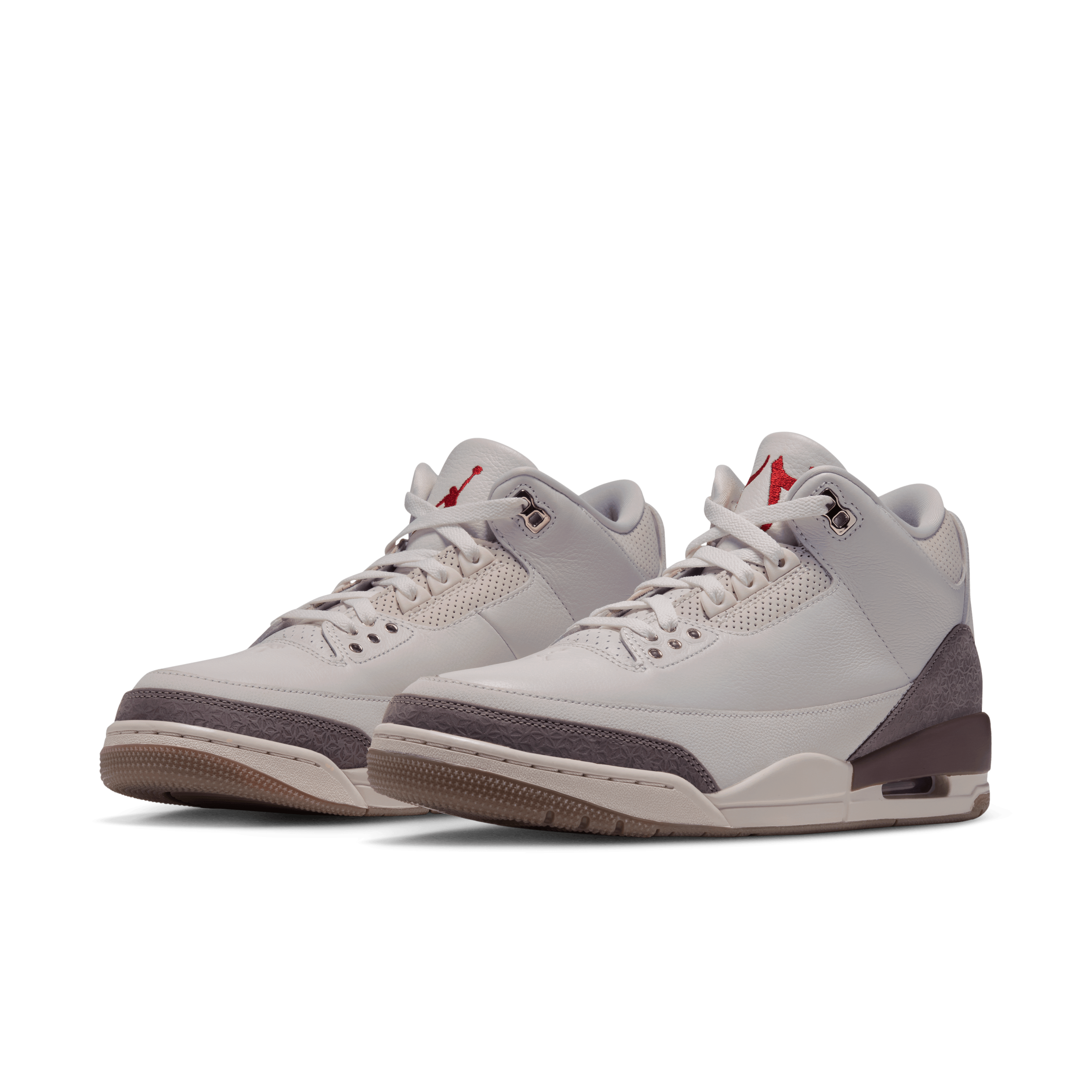 Air Jordan 3 Retro Middle East Angle 3