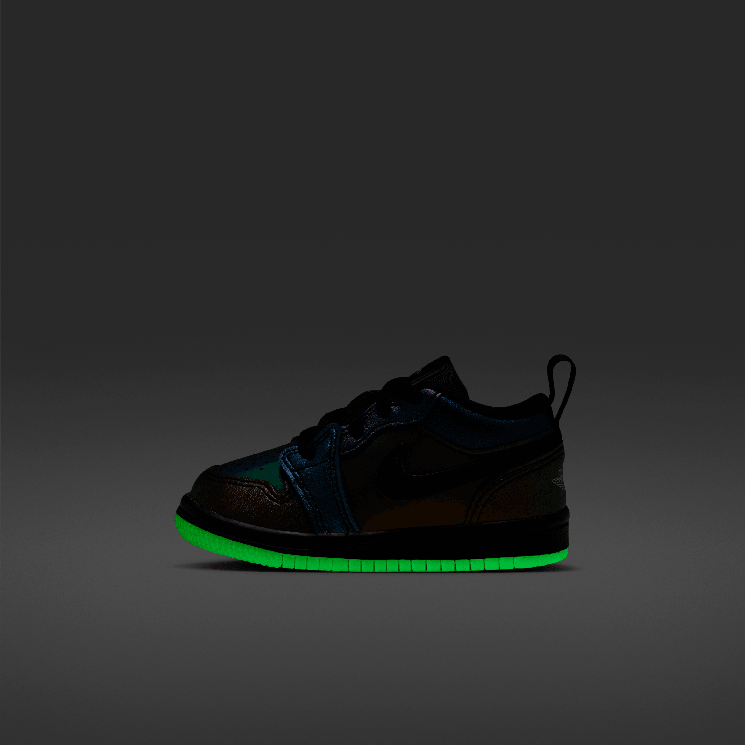 Air Jordan 1 Low SE Space Jam Magic Ball (TD) Angle 7