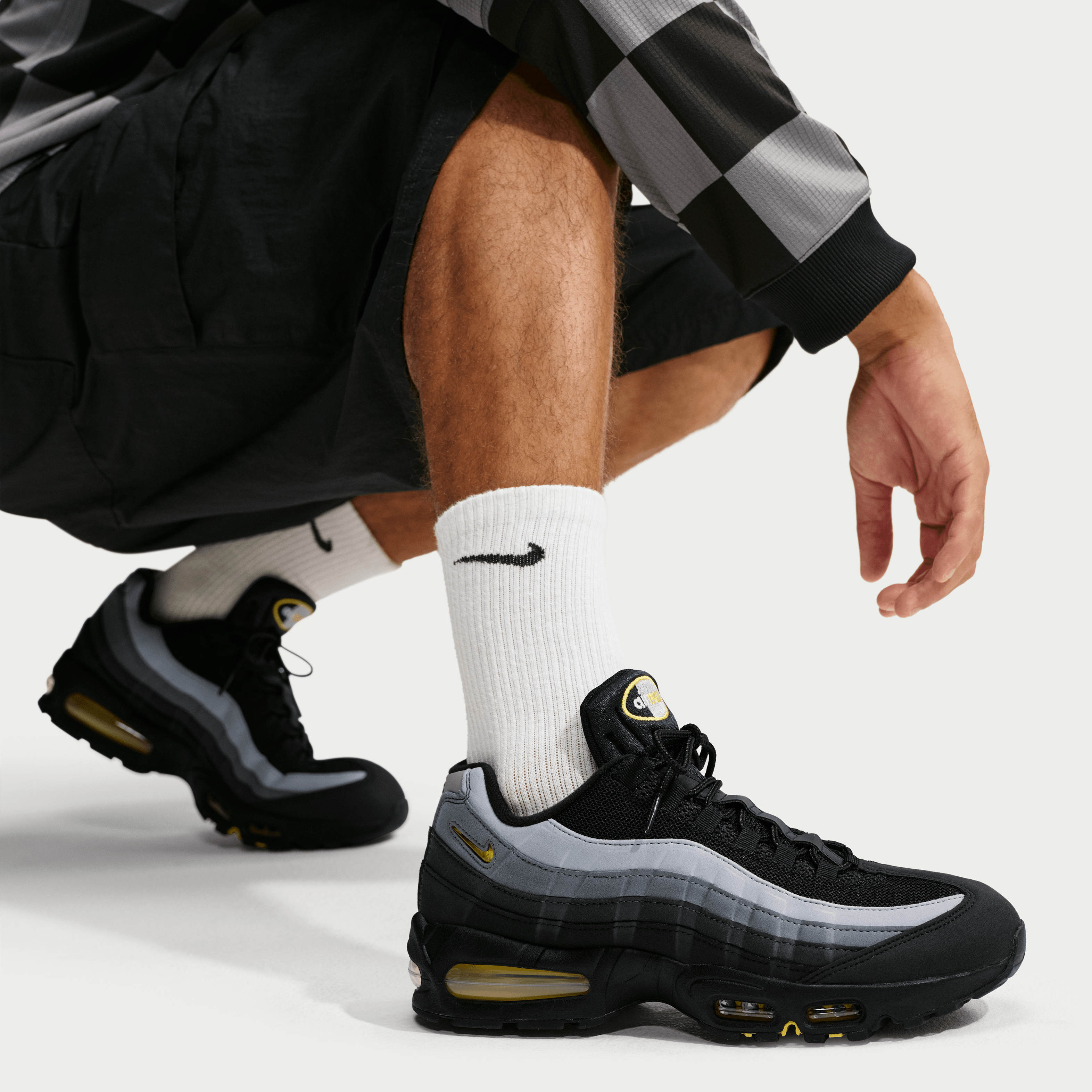 Nike Air Max 95 Premium Big Bubble Batman Angle 8