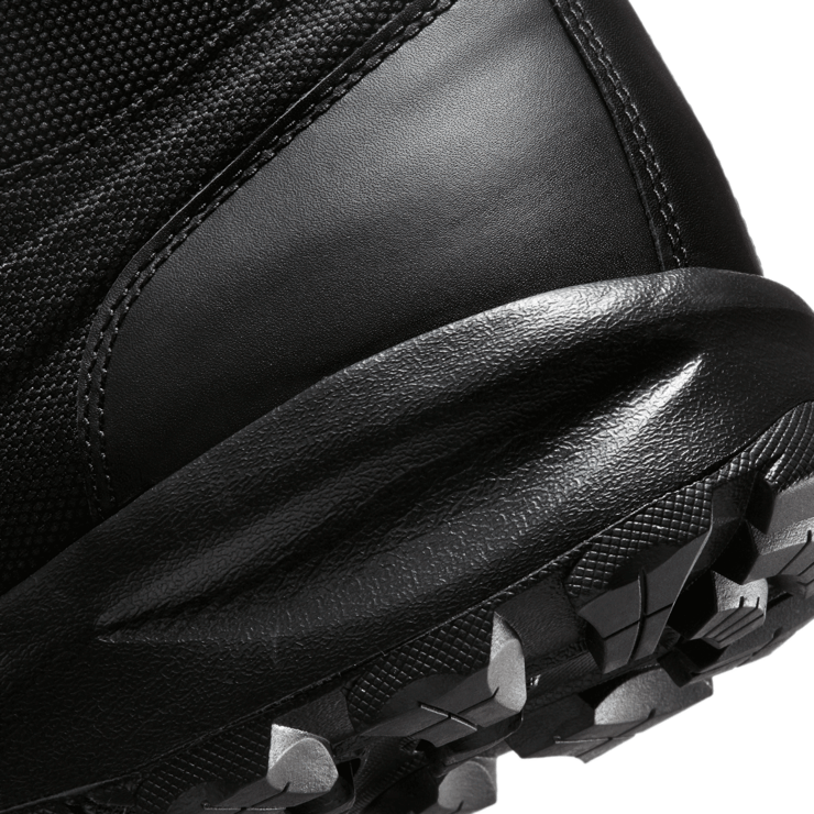 Nike Manoa Black Angle 6