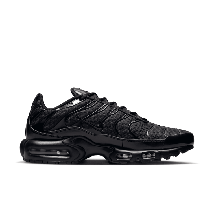 Nike Air Max Plus Triple Black Angle 1