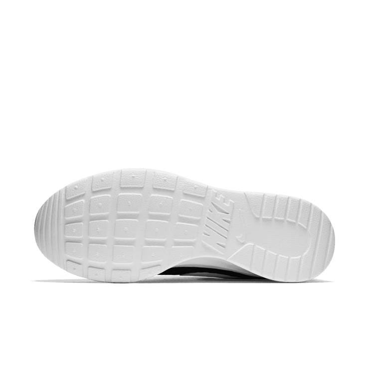 Nike Tanjun Black White (W) Angle 0