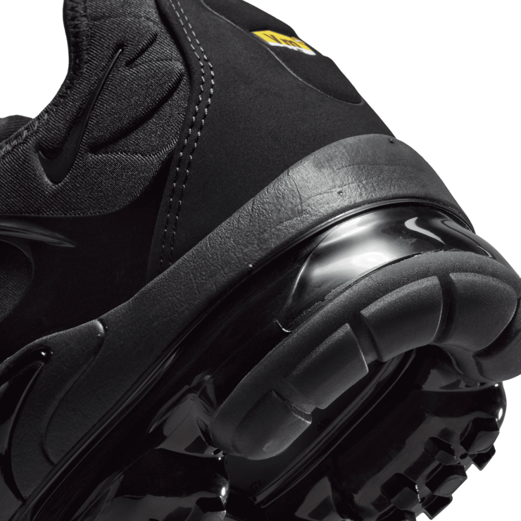Nike Air VaporMax Plus Triple Black Angle 0
