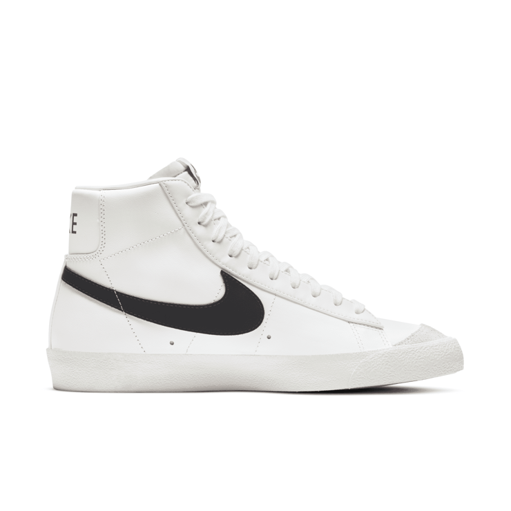 Nike Blazer Mid 77 Vintage White Black Angle 1