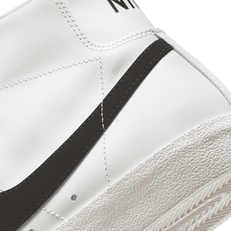 Nike Blazer Mid 77 Vintage White Black Angle 6