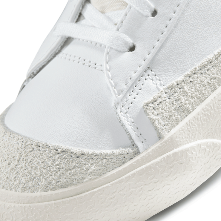 Nike Blazer Mid 77 Vintage White Black Angle 7