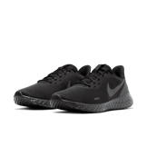 Nike Revolution 5 Black/Anthracite Angle 2