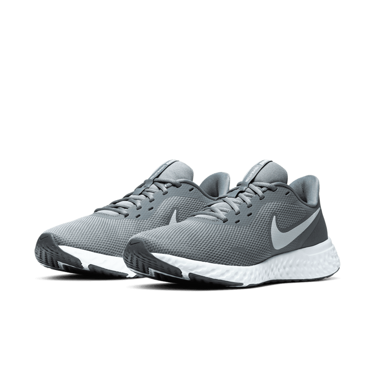 Nike Revolution 5 Cool Grey Angle 2