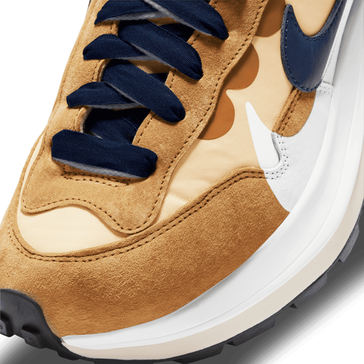 Nike VaporWaffle sacai Sesame and Blue Void Angle 4