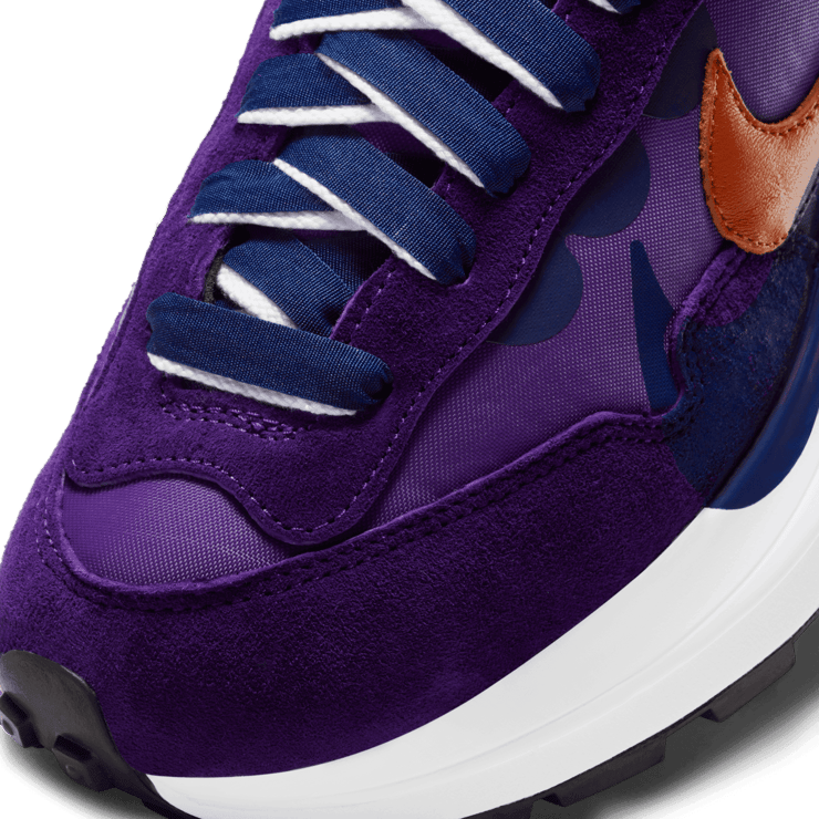 Nike VaporWaffle Sacai Dark Iris Angle 4