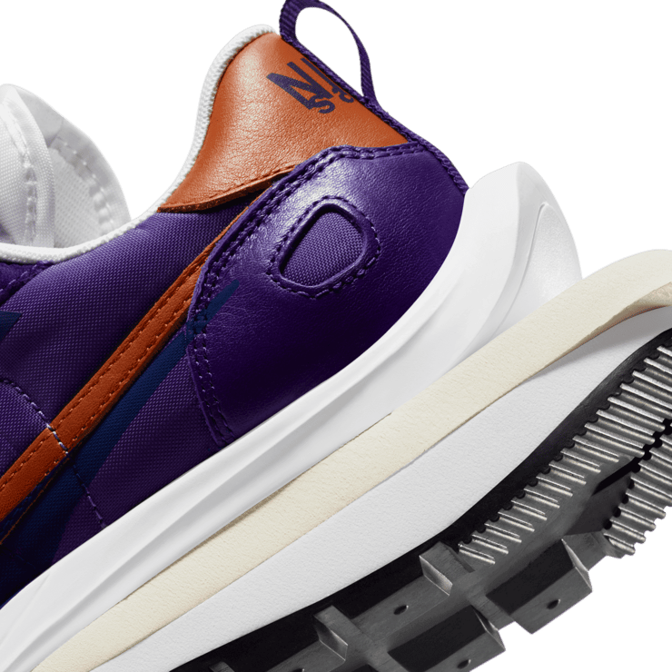 Nike VaporWaffle Sacai Dark Iris Angle 5