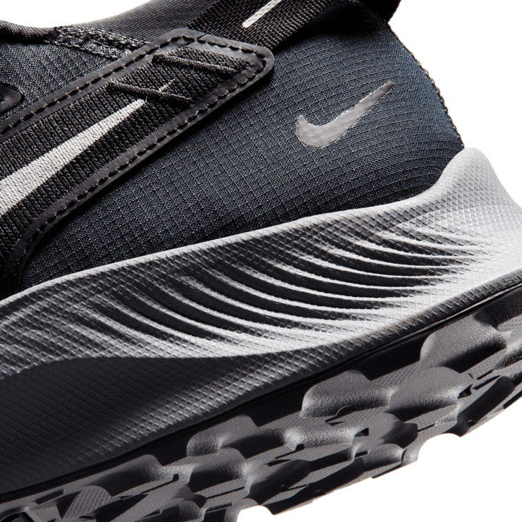 Nike Pegasus Trail 2 Black Dark Smoke Grey Angle 5