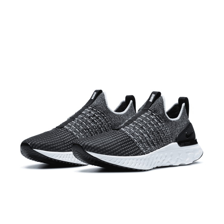 Nike React Phantom Run Flyknit 2 Black White Blend Angle 3