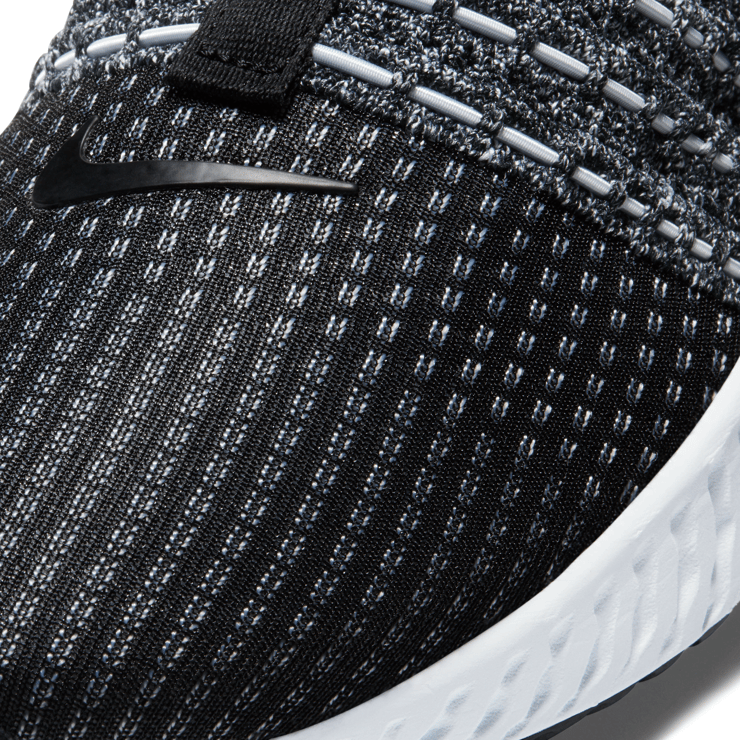 Nike React Phantom Run Flyknit 2 Black White Blend Angle 5