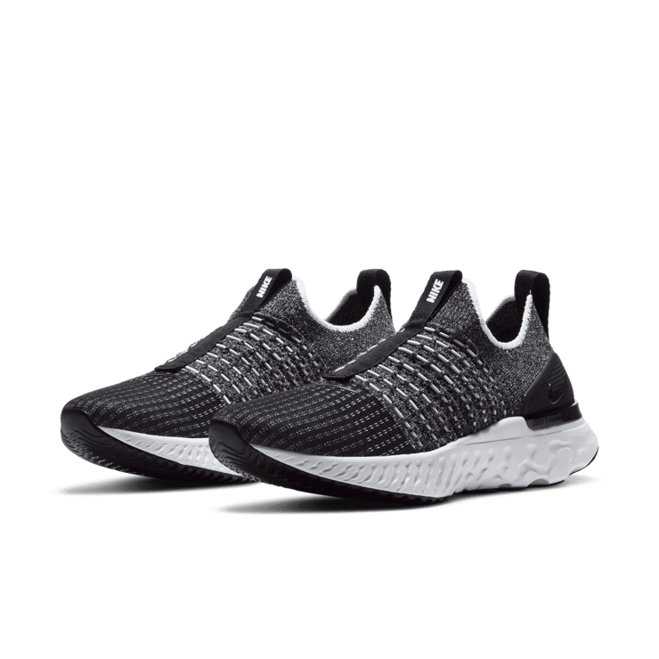 Nike React Phantom Run Flyknit 2 Oreo (W) Angle 2