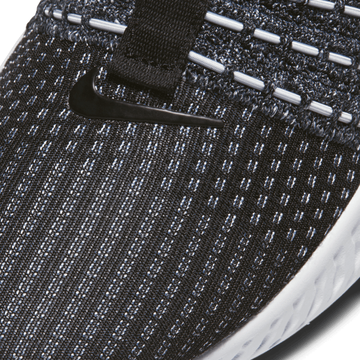 Nike React Phantom Run Flyknit 2 Oreo (W) Angle 4