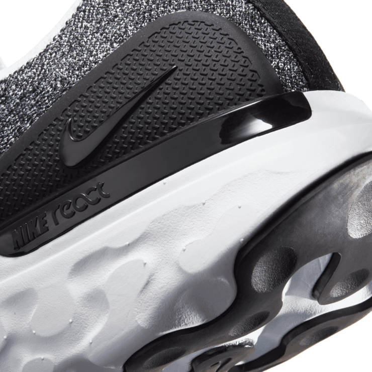 Nike React Phantom Run Flyknit 2 Oreo (W) Angle 5