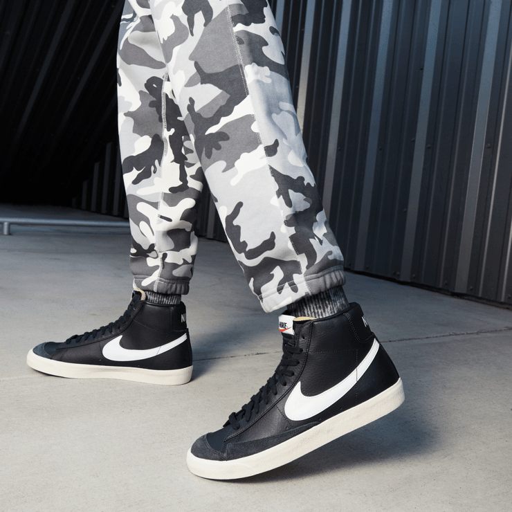Nike Blazer Mid 77 Vintage Black Sail Angle 0