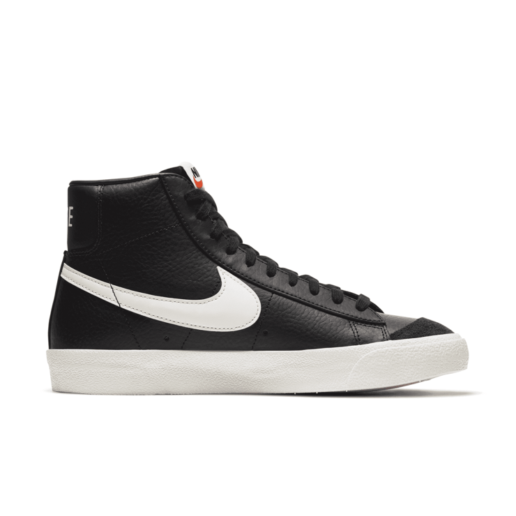 Nike Blazer Mid 77 Vintage Black Sail Angle 2
