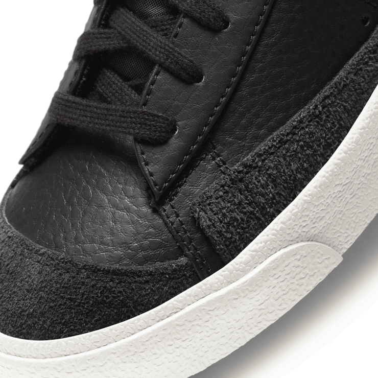 Nike Blazer Mid 77 Vintage Black Sail Angle 6