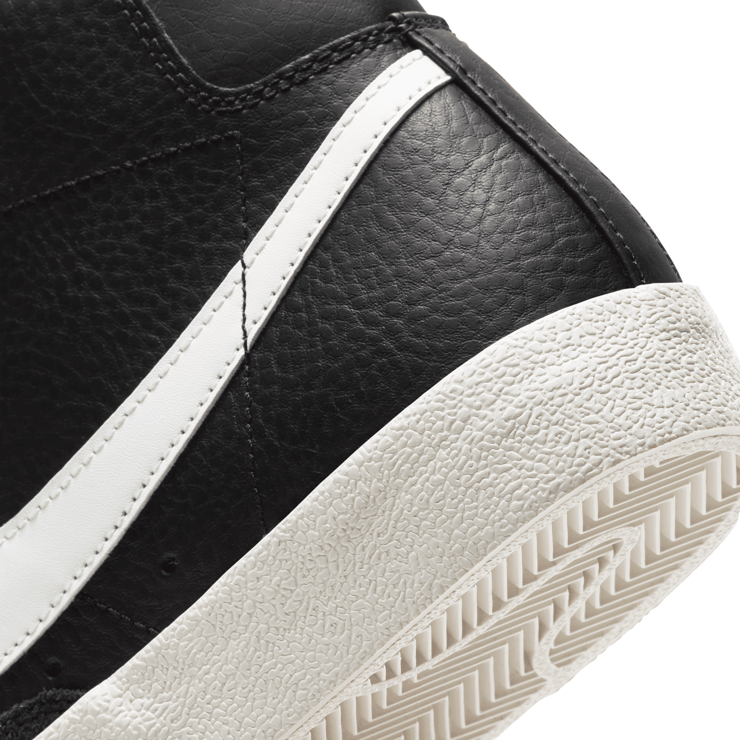 Nike Blazer Mid 77 Vintage Black Sail Angle 7