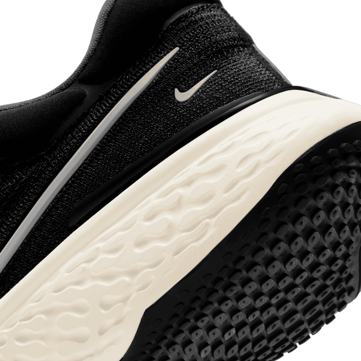 Nike ZoomX Invincible Run Flyknit Black White Angle 5