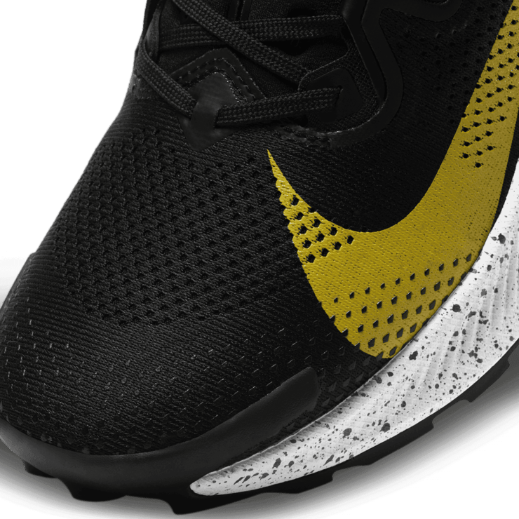 Nike Pegasus Trail 2 Black Dark Sulfur Angle 4
