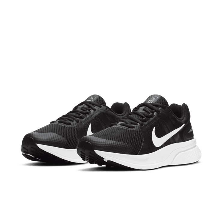 Nike Run Swift 2 Black White Angle 2