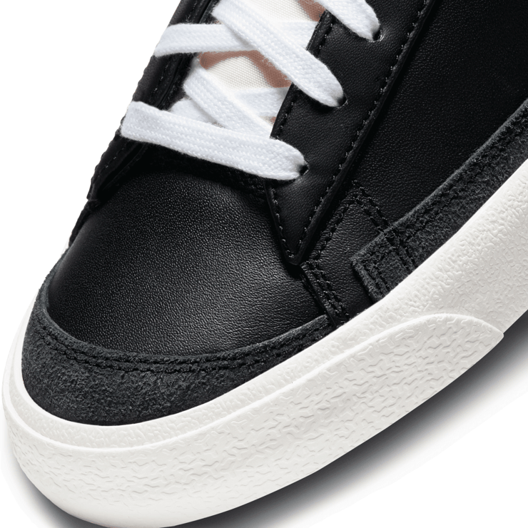 Nike Blazer Low 77 Black White Angle 3