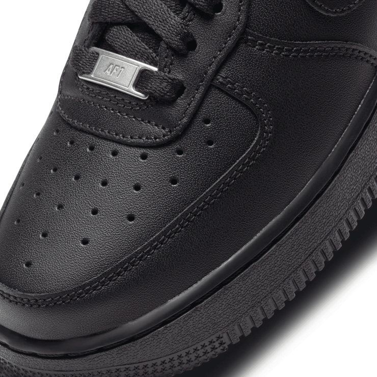 Nike Air Force 1 Low 07 Triple Black (W) Angle 4