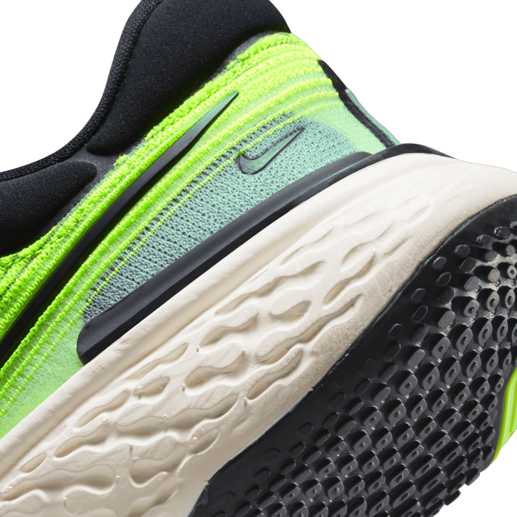 Nike ZoomX Invincible Run Flyknit Volt Angle 5
