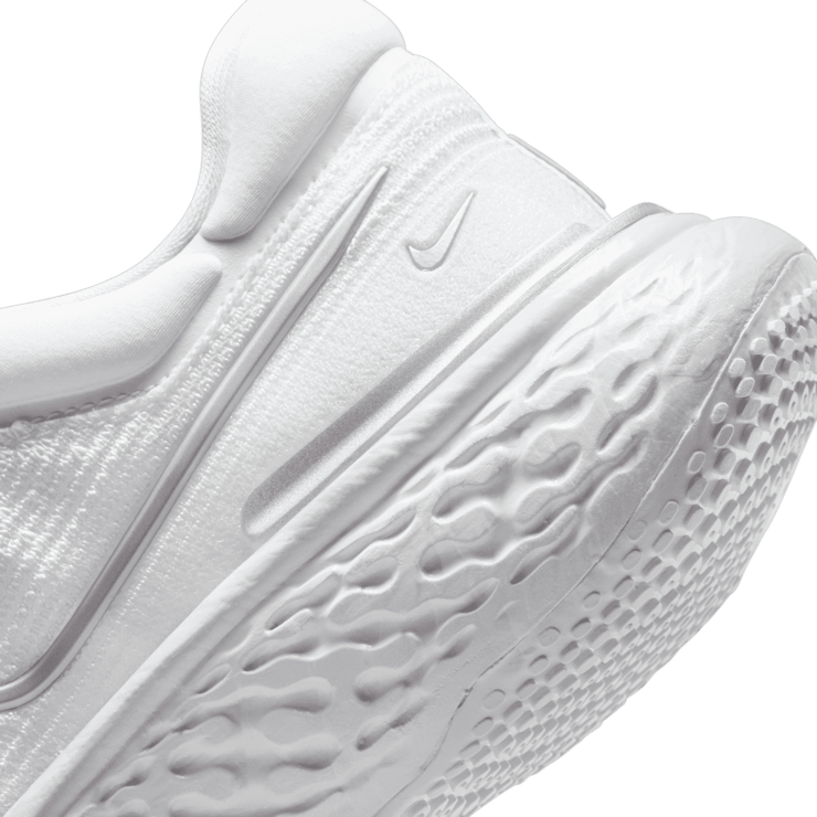 Nike ZoomX Invincible Run Flyknit White Metallic Silver (W) Angle 5