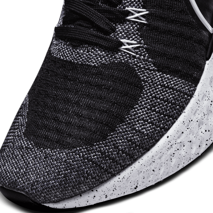 Nike React Infinity Run Flyknit 2 White Black Angle 4