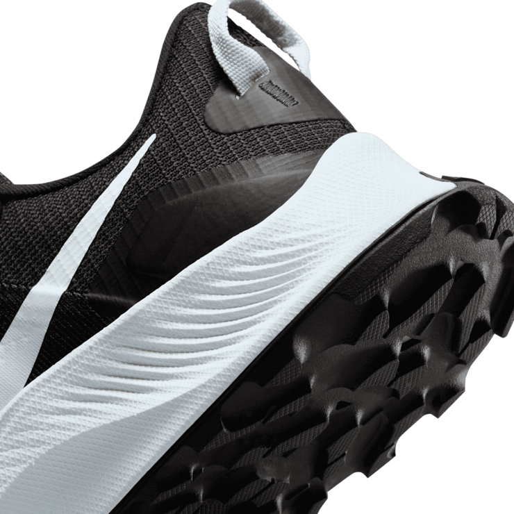 Nike Pegasus Trail 2 Black Platinum (W) Angle 4