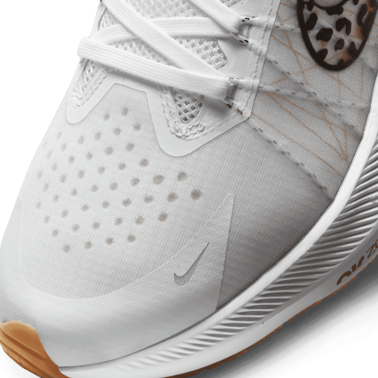 Nike Winflo 8 Premium White Leopard (W) Angle 4