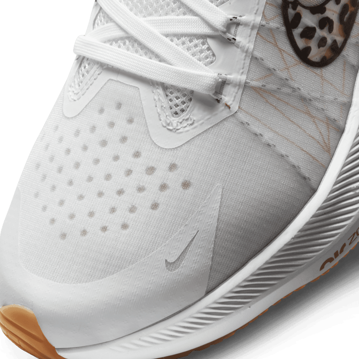 Nike Winflo 8 Premium White Leopard (W) Angle 4