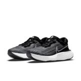 Nike ZoomX Invincible Run Flyknit Oreo Angle 2