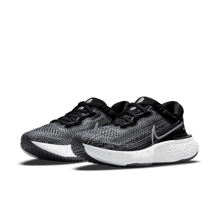 Nike ZoomX Invincible Run Flyknit Oreo Angle 2