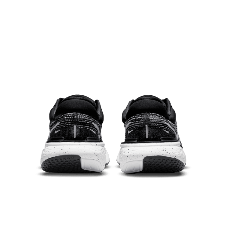 Nike ZoomX Invincible Run Flyknit Oreo Angle 3