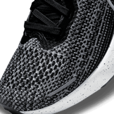 Nike ZoomX Invincible Run Flyknit Oreo Angle 4