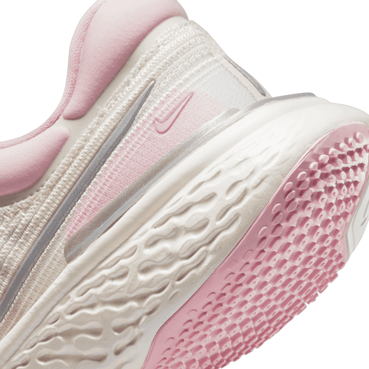 Nike ZoomX Invincible Guava Ice (W) Angle 5