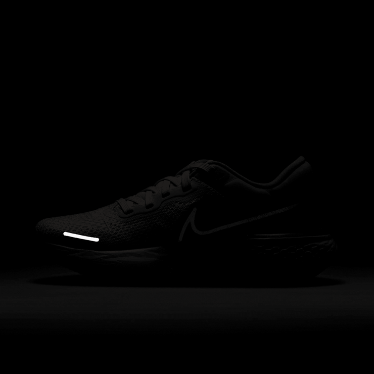 Nike ZoomX Invincible Guava Ice (W) Angle 9