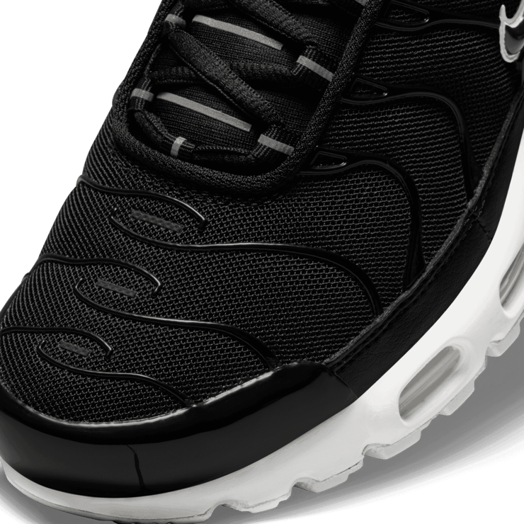 Nike Air Max Plus Black White (W) Angle 4