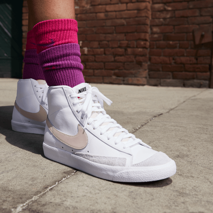 Nike Blazer Mid 77 Vintage Summit White Pink (W) Angle 0