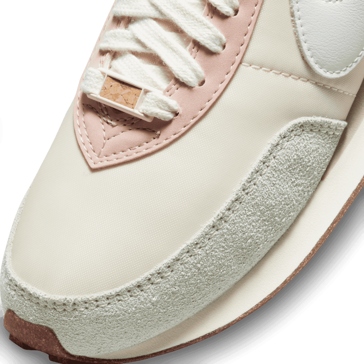 Nike Waffle Trainer 2 Cashmere (W) Angle 4