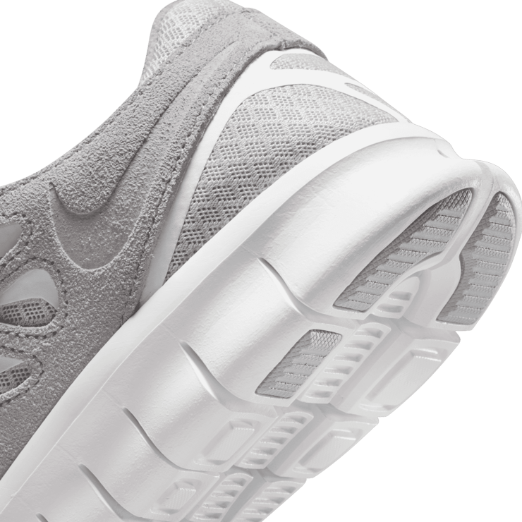 Nike Free Run 2 Wolf Grey (2021) Angle 5