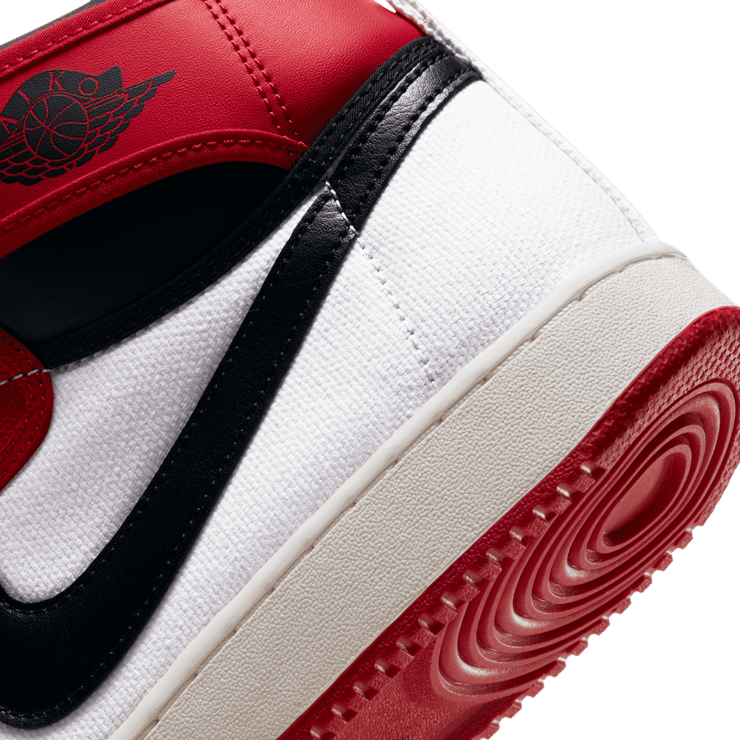 Jordan 1 KO Chicago Angle 5