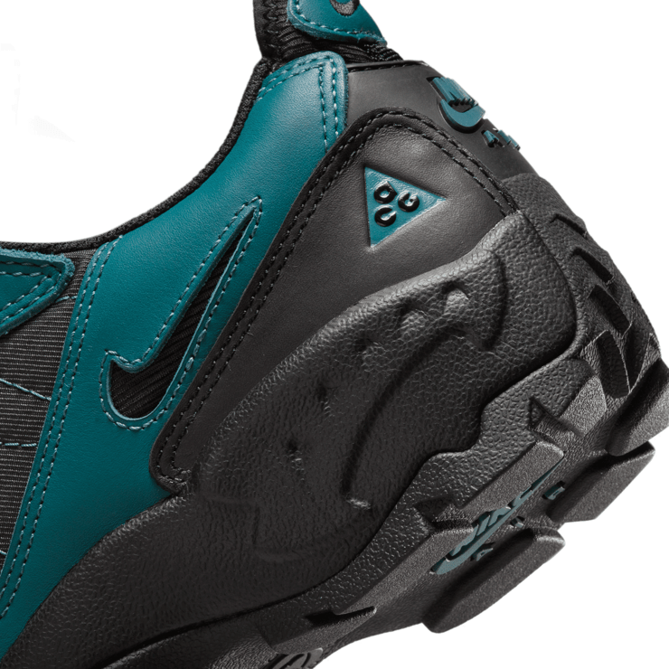 Nike ACG Air Mada Low Ash Green Angle 6