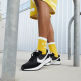Nike Waffle Debut Black White Angle 0